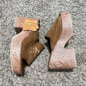 Leather collection embroidered Y2K platform heels